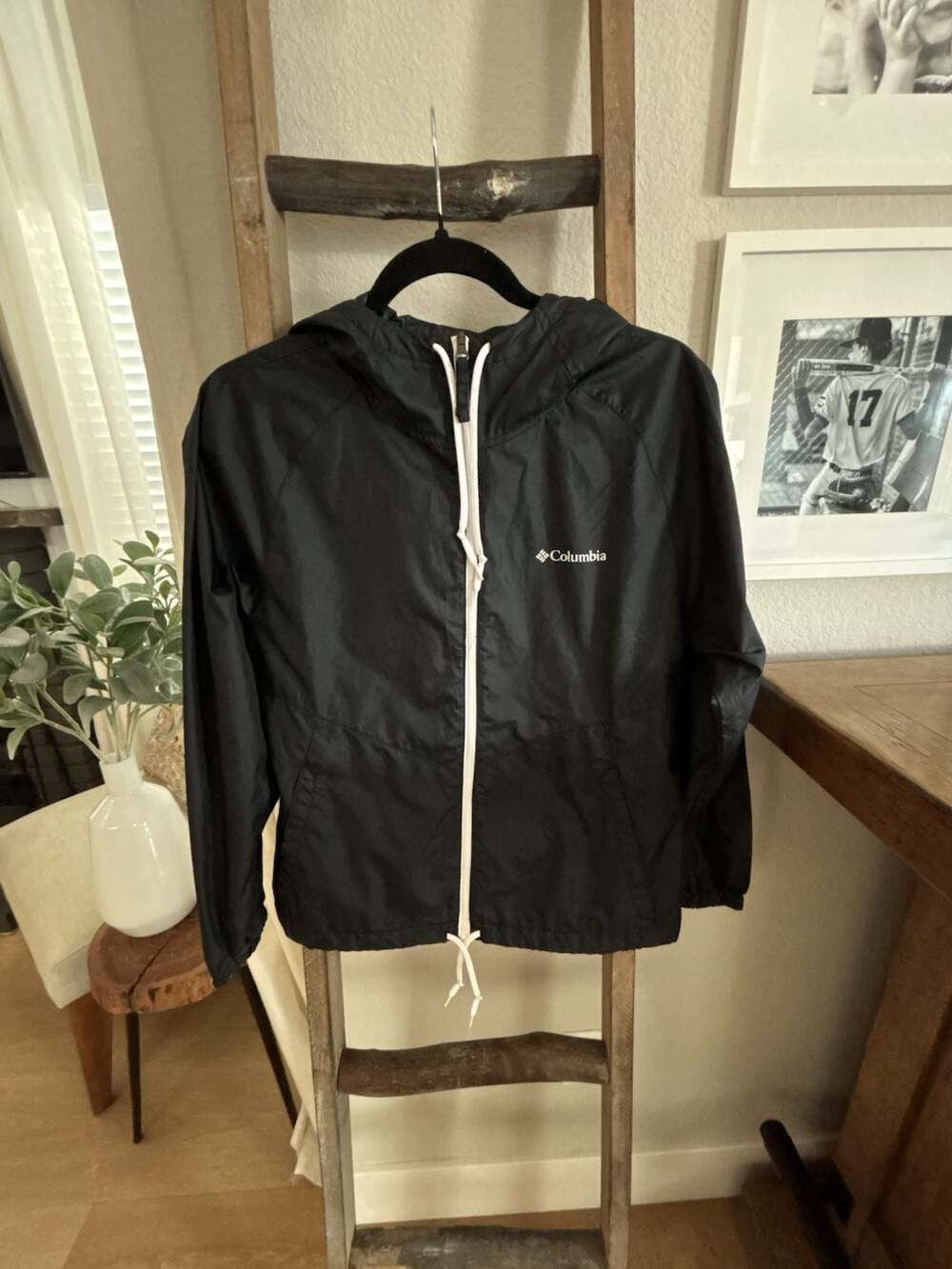 XS Columbia Flash Forward Windbreaker Jacket in Black